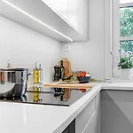 Апартаменты Spacious With Terrace & Parking *