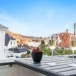 Spacious With Terrace & Parking Апартаменты *