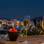 Апартаменты Spacious With Terrace & Parking