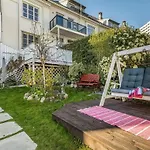 Spacious With Terrace & Parking Апартаменты *