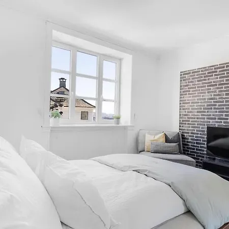 Апартаменты Spacious With Terrace & Parking