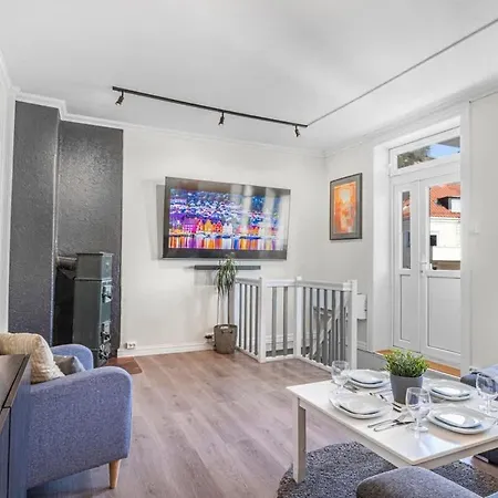 Apartment Spacious With Terrace & Parking