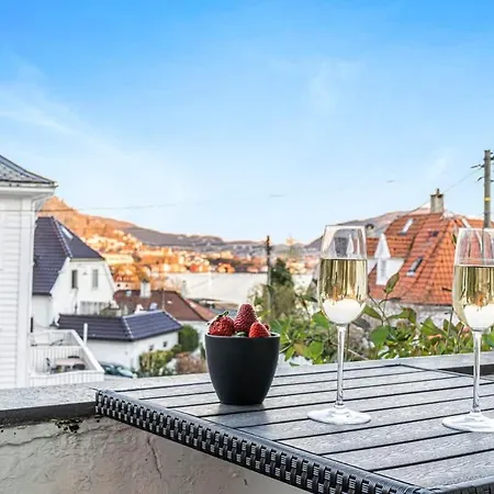 Spacious With Terrace & Parking Apartment *