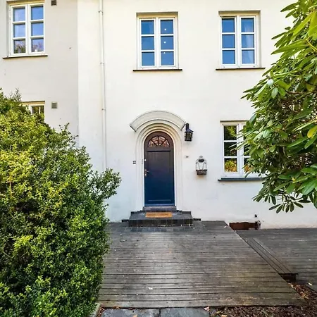 Spacious With Terrace & Parking Apartment