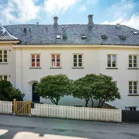 Spacious With Terrace & Parking
