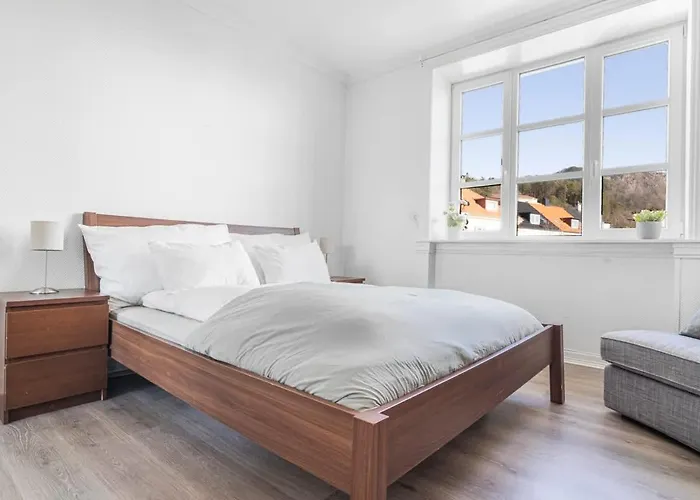Spacious With Terrace & Parking Apartment Bergen