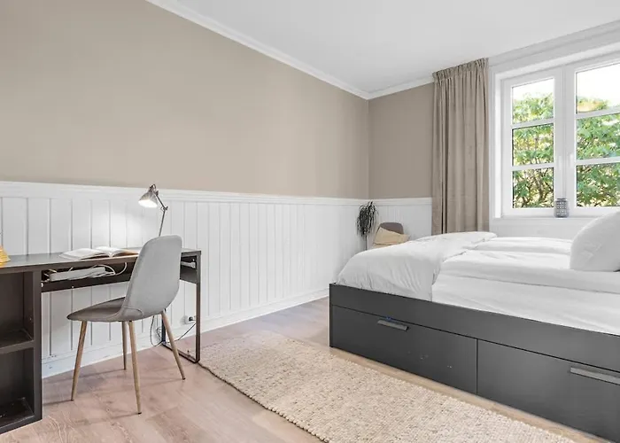 Apartment Spacious With Terrace & Parking *