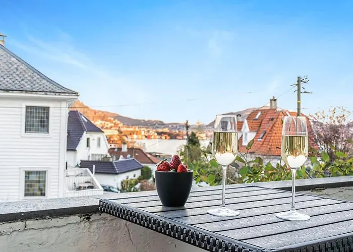 Spacious With Terrace & Parking Apartment *