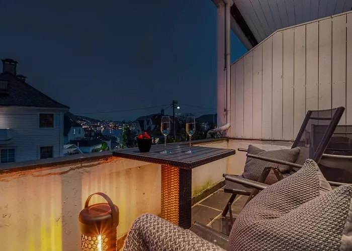 Spacious With Terrace & Parking Bergen
