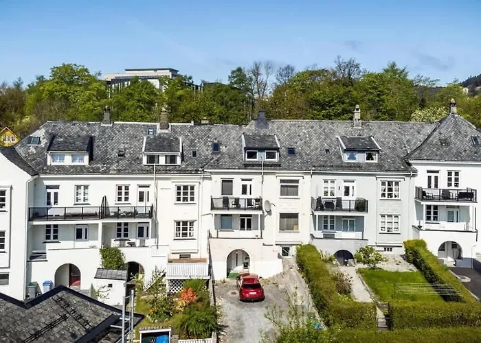 Apartment Spacious With Terrace & Parking Bergen